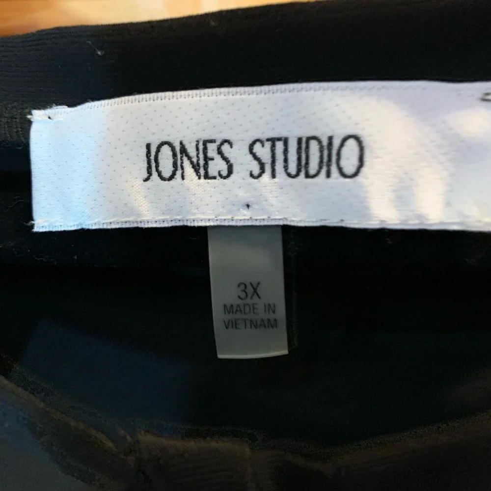 Jones Studio Black Sleeveless Blouse - Picture 6 of 7